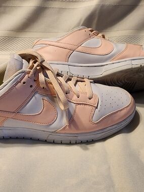 Nike Low-Top Sneakers in Pale Pink and White